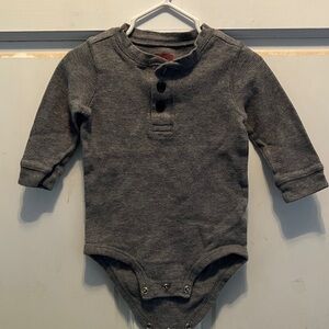 OshKosh B'gosh Gray Long Sleeve Bodysuit